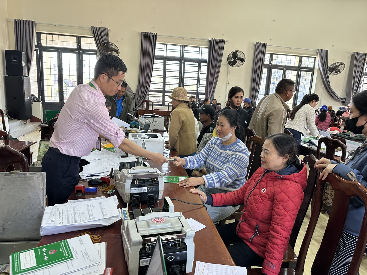 HÌNH PHÒNG GIAO DỊCH 23-1